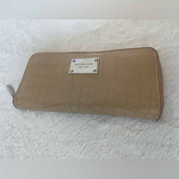 Michael Kors croc embossed Wallet GUC - Picture 8 of 11